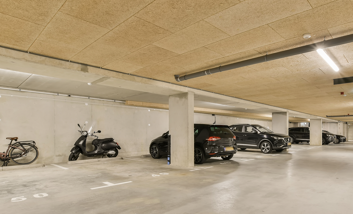 Read more about the article Garagem em Ordem: Dicas para otimizar o espaço do condomínio.