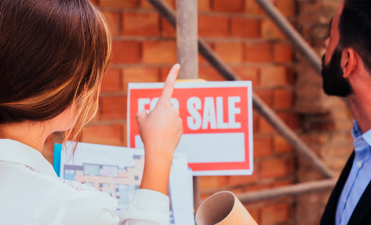 Read more about the article Placas de imobiliárias em condomínios: Ajudam ou Prejudicam?